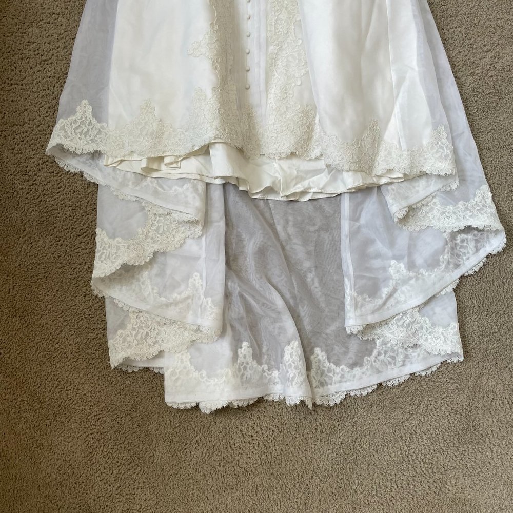 Vintage Lace Wedding Gown and Veil - Picture 11 of 15